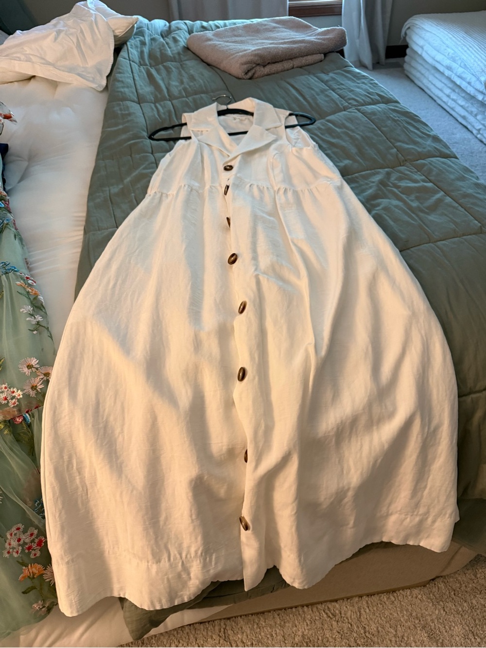 Pomander Place White Sleeveless Button-Front Maxi Dress
